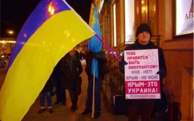 "Крым - не мой, Путин - террорист": Санкт-Петербург охватили протесты в поддержку Украины