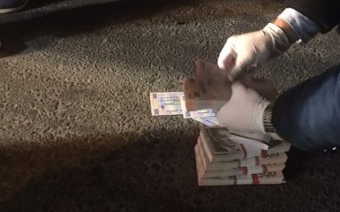 СБУ поймала чиновников на огромной взятке: опубликованы фото и видео задержания