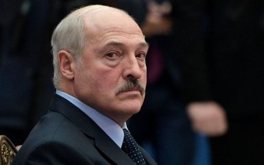 Лукашенко пригрозили, что ему скоро придется бежать на российском вертолете
