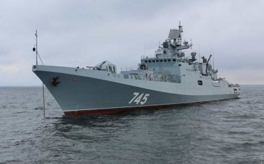 Поблизу острова Зміїний горить фрегат РФ
