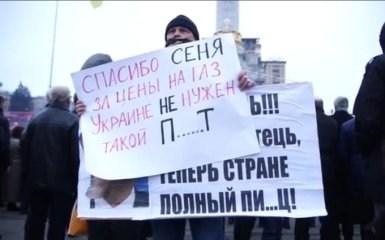 В центре Киева жгут костры в урнах и угрожают Порошенко: новое видео с Майдана