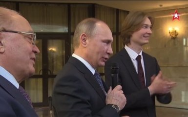 Это уже Лимпопо: в сети жестко высмеяли поющего Путина, опубликовано видео