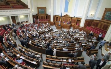 Депутаты требуют от Рады срочно рассмотреть законопроект об импичменте президенту