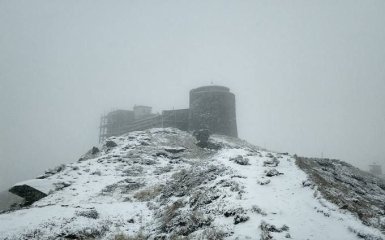 На Буковеле и Попе Иване падает снег