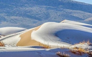 В пустыне Сахара из-за аномального похолодания выпал снег