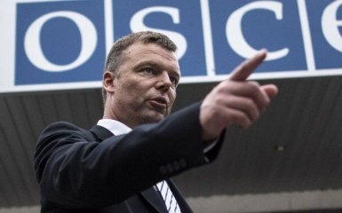 Дали под зад: в сети рассказали о конфузе с замглавы миссии ОБСЕ на Донбассе