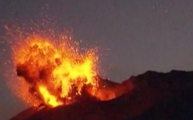 На юге Японии произошло массивное извержение вулкана (видео)