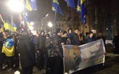 Близько 200 осіб зібралися на площі у Харкові