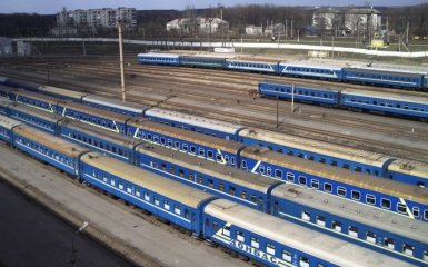 В украинских поездах запретили шансон: документ