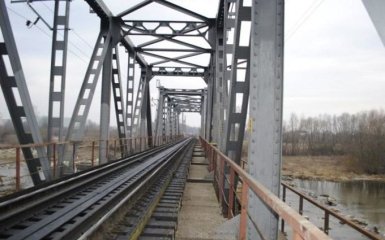 Силы сопротивления в Мелитополе повредили мост — им войска РФ перебрасывали эшелоны из Крыма
