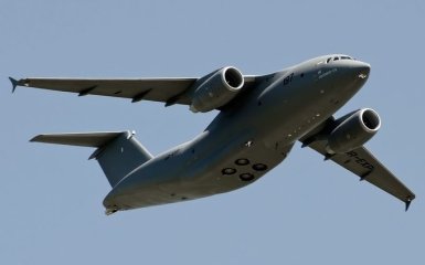 В Україні показали новітній військовий літак: опубліковано відео