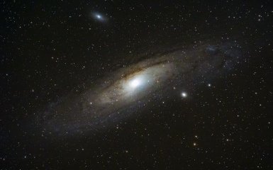 Астрономи знайшли найбільшу галактику в Усесвіті