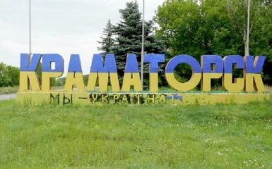 Никто не сидит, а соратник Януковича ушел к Порошенко: активист о жизни на Донбассе