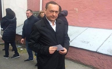 Стали известны имена политиков, взявших Мартыненко на поруки