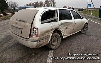 На Тернопільщині п'яний водій взяв копів на таран: опубліковано фото