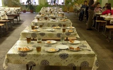В одной из киевских школ детей кормили объедками