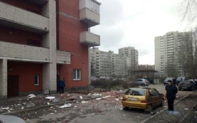 В многоэтажке Санкт-Петербурга прогремел взрыв: появились фото - РосСМИ