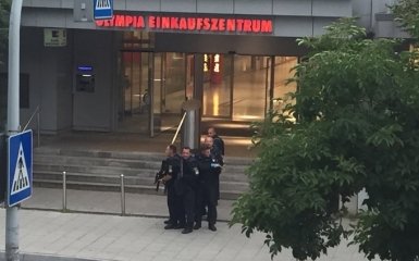 Расстрел в торговом центре в Мюнхене: появилось видео момента стрельбы