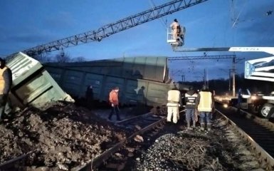 На железной дороге в Днепропетровской области произошла авария — движение поездов задерживается