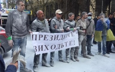 Під Адміністрацією Порошенка почалися зіткнення поліції з Автомайданом: з'явилося нове відео