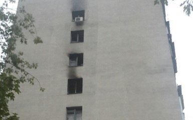 В Киеве вспыхнула девятиэтажка: опубликованы фото большого пожара