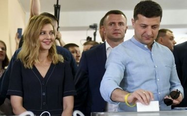 Зеленський загубив дружину в натовпі на виборчій дільниці