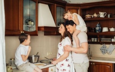 Місце для всієї родини: як зробити кухню затишною та функціональною