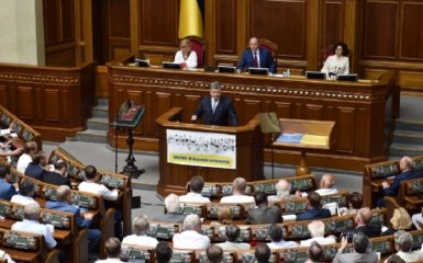 Конституция и выборы на Донбассе: Порошенко в Раде назвал условия