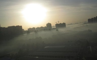Киев накрыло густым и едким дымом: местные жители публикуют красноречивые фото