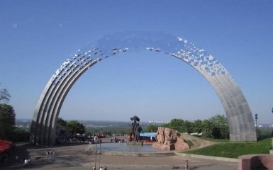 У соцмережах обговорюють ідею пам'ятника "дружбі" народів у Києві: опубліковано фото