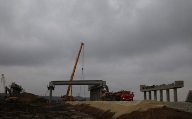 Оккупанты завершили очередной этап строительства Крымского моста: новые фото