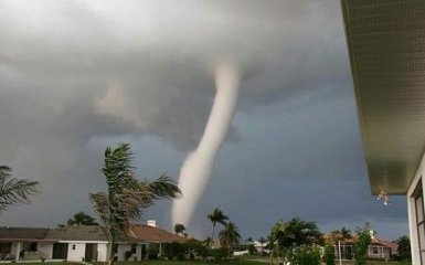 Австралієць насмішив мережу пікантним жартом про ураган: з'явилося відео