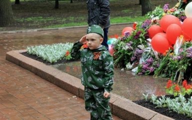 Стало известно, как детей на Донбассе вербуют в боевики