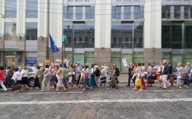 В Киеве масштабный марш протеста перекрыл движение в центре: появились фото и видео