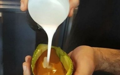 В австралійській кав'ярні каву наливають в авокадо: з'явилися фото