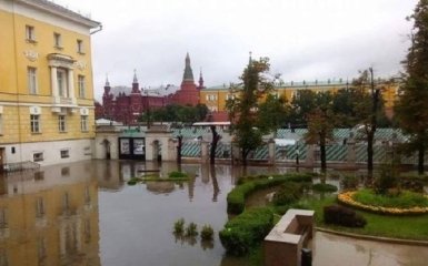 Покруче вашої Венеції: соцмережі вирують через затоплену Москву