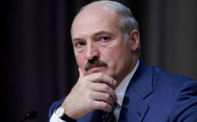 Лукашенко боится войны с Россией и пытается уйти от Путина - Reuters