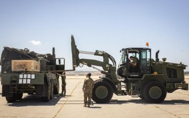 Чому зброя так довго їде до України — пояснення Міноборони