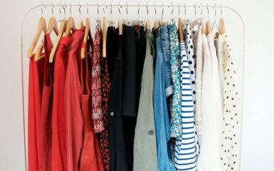 Ніколи не вийдуть з моди: названі найбільш універсальні речі в жіночому гардеробі