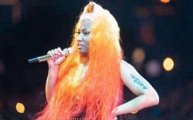 Нікі Мінаж випадково оголилася на концерті: опубліковано відео пікантного конфузу