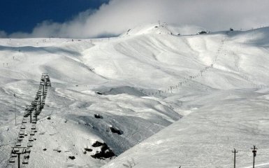 На гірськолижному курорті в Грузії підйомник розкидав людей, постраждали українці