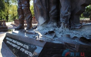 У Луганську невідомі підірвали пам'ятник бойовикам ЛНР: опубліковані фото