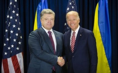 Порошенко поспілкувався з Байденом про гроші і Донбас: фото зустрічі повеселило соцмережі