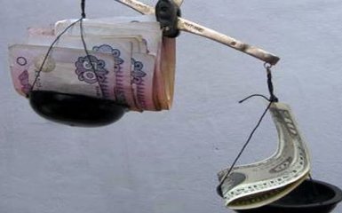 Гривня претерпела наибольшее в мире падение по отношению к доллару