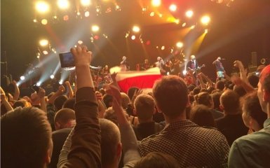 На концерті Brutto в Мінську білоруси знову вшанували бійців АТО фото і відео виступу