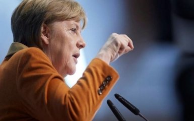 Меркель резко прокомментировала "антибандеровский закон" Польши
