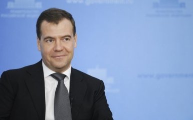 Деньги есть, вы не держитесь там: новое заявление Медведева вызвало волну шуток