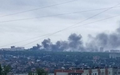В Ростове вспыхнул масштабный пожар на заводе Ростсельмаш — видео