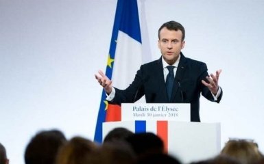 Макрон и Ле Пен вышли во второй тур президентских выборов во Франции