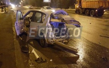 В Киеве произошло пьяное ДТП с грузовиком, есть пострадавшие: появились фото